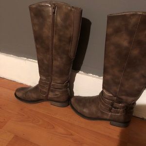 Woman boots. Almost new